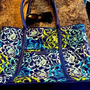 Vera Bradley large tote bag